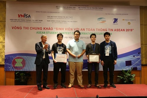 Mengevaluasi Kontes Mahasiswa dengan Keselamatan Informasi ASEAN 2019 - ảnh 1