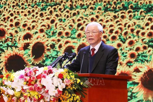 Rapat umum yang khidmat memperingati ultah ke-90 berdirinya Partai Komunis Vietnam - ảnh 2