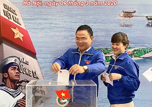 Kaum remaja Ibu Kota mendukung Dana demi Laut dan Pulau Vietnam - ảnh 1