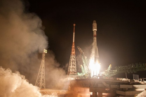 Rusia meluncurkan dengan sukses  34 satelit OneWeb ke orbit - ảnh 1