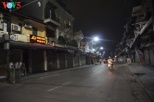 Pemandangan Kota Hanoi yang tenteram sentosa pada pembatasan sosial - ảnh 10
