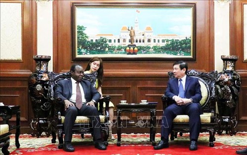 Kota Ho Chi Minh bersedia memperhebat kerjasama dengan Angola dan Armenia - ảnh 1