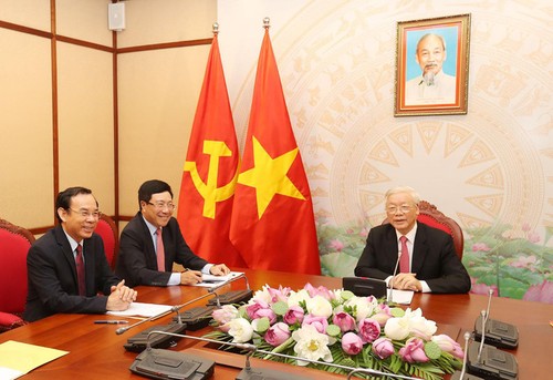 Sekjen,  Presiden  Vietnam, Nguyen Phu Trong melakukan pembicaraan telepon dengan Presiden Federasi Rusia, Vladimir Putin - ảnh 1