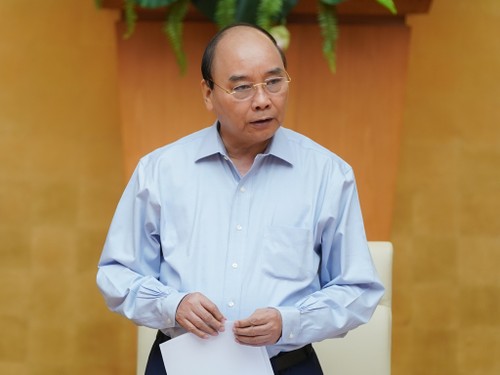 PM Nguyen Xuan Phuc memimpin sidang harian Pemerintah tentang Covid-19 - ảnh 1