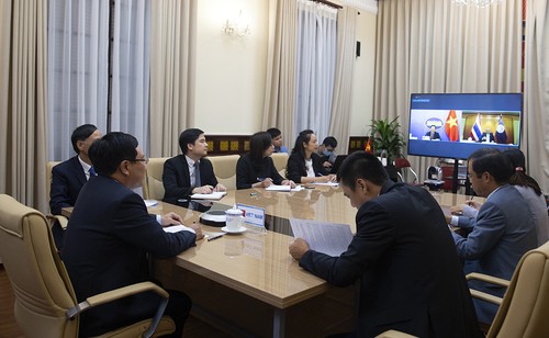 Vietnam-Thailand melakukan pembahasan tentang hubungan bilateral dan masalah-masalah yang menjadi minat bersama - ảnh 1