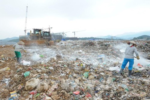 Ikhtisar Surat Beberapa Pendengar dan Perkenalan Sepintas tentang Pengelolaan Sampah di Vietnam - ảnh 1