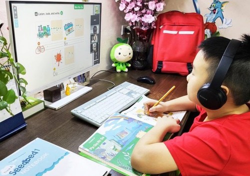 Ikhtisar Surat Beberapa Pendengar dan Perkenalkan Sepintas tentang Kegiatan Belajar dan Mengajar Secara Online di Vietnam - ảnh 2