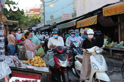 Kementerian Industri dan Perdagangan Vietnam Menjamin Sumber Pasokan Barang Kebutuhan Pokok bagi Warga - ảnh 1