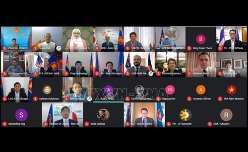 Negara-Negara Anggota Senior Asia Timur Perkuat Kerja Sama - ảnh 1