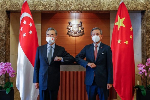 Menlu Tiongkok, Wang Yi Lakukan Pembicaraan dengan Menlu Singapura - ảnh 1