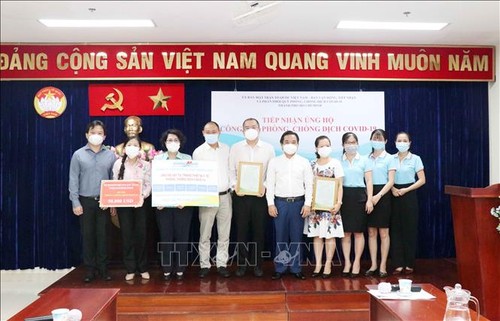 Kota Ho Chi Minh Terima Dukungan Dana Pencegahan dan Penanggulangan Wabah Covid-19 dari Badan Usaha - ảnh 1