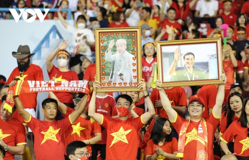 Pelatih Mai Duc Chung Persembahkan Kemenangan sebagai Ucapan Selamat Ulang Tahun kepada Presiden Ho Chi Minh - ảnh 1
