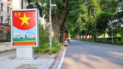 Kota Hanoi Penuh Dengan Bendera dan Bunga Untuk Merayakan Hari Nasional 2 September       - ảnh 4