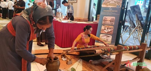 Provinsi Ninh Thuan Promosikan dan Sosialisasikan Budaya dan Pariwisata di Ibukota Hanoi - ảnh 1