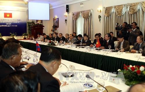 Konferenz zur Entwicklung vietnamesischer und kamboschanischer Grenzprovinzen - ảnh 1