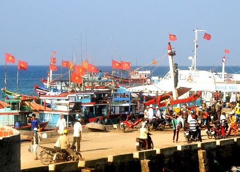 Vize-Premierminister Vu Van Ninh: Quang Ngai soll Fischerboote modernisieren - ảnh 1