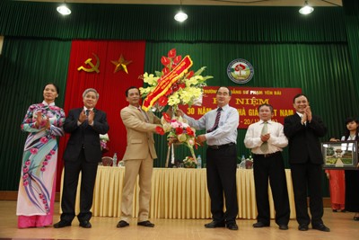 Vize-Premierminister Nguyen Thien Nhan beglückwünscht die Lehrer in Yen Bai - ảnh 1
