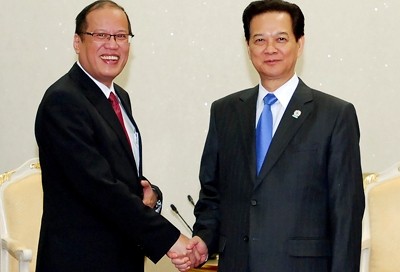 Premierminister Dung nimmt an Konferenzen im Rahmen des ASEAN-Gipfels teil - ảnh 1