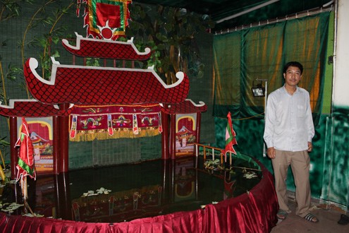 Der Mann, der das Wasserpuppentheater Vietnams bewahrt - ảnh 1