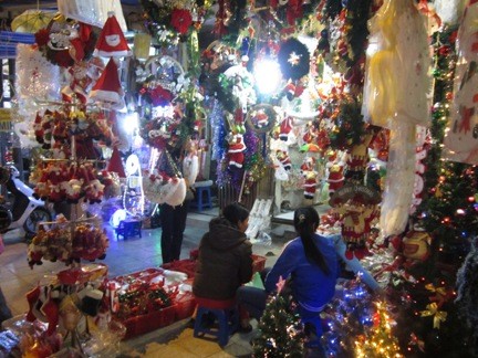 Weihnachtsatmosphäre in Hanoi - ảnh 2