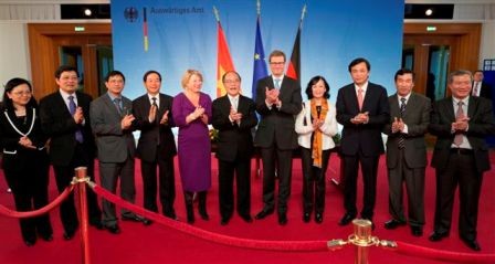 Vietnam und Deutschland unterzeichnen das Projekt “Deutsches Haus” - ảnh 1