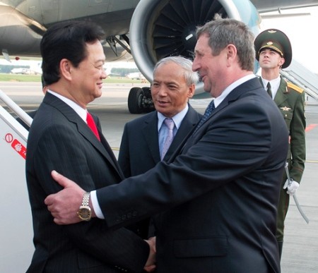 Premier Nguyen Tan Dung führt Gespräch mit dem weißrussischen Ministerpräsidenten  - ảnh 1