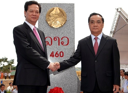 Vietnam und Laos vollenden Grenzsteinaufstellung zwischen beiden Ländern - ảnh 1