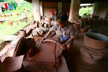 Die Schönheit des alten Keramikdorfes Dai Hung - ảnh 4