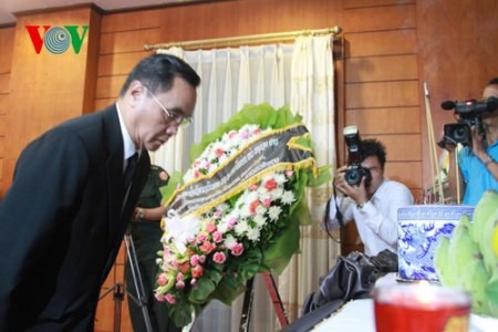 Gedenkfeier von General Vo Nguyen Giap in vietnamesischen diplomatischen Büros im Ausland - ảnh 1