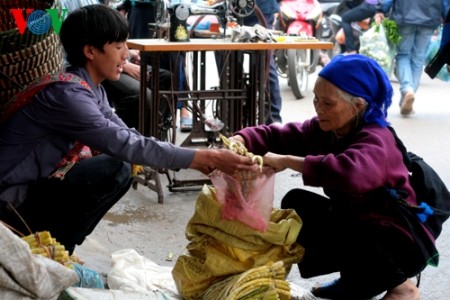 Der Markttag im Hoang Su Phi - ảnh 8