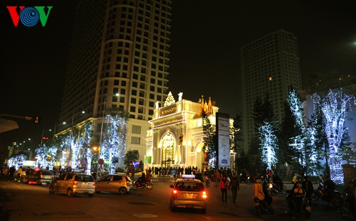Hanoi leuchtet zu Weihnachten - ảnh 1