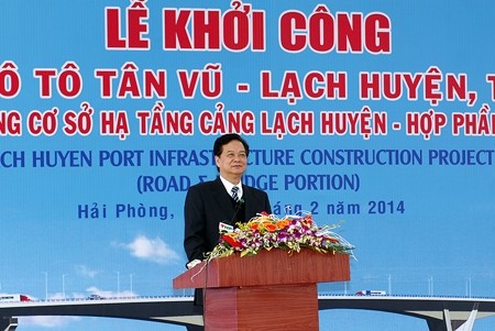 Premier Nguyen Tan Dung start den Bau  der größten Brücke über einen See in Vietnam - ảnh 1