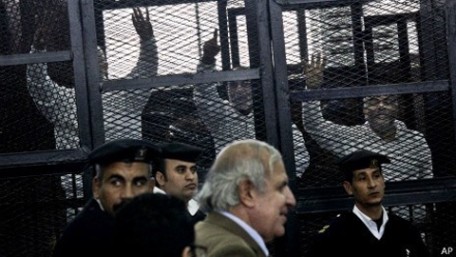 Ägypten verurteilt 42 weitere Mursi-Anhänger zu Haftstrafen  - ảnh 1