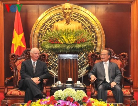 Parlamentspräsident Nguyen Sinh Hung empfängt Abgeordnetendelegationen aus den USA - ảnh 1