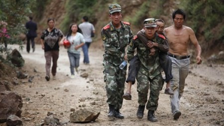 Opfer des Erdbebens in China steigen auf 615 - ảnh 1