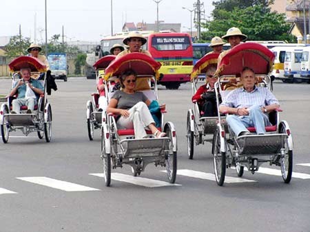 Anzahl von Touristen in Zentralvietnam steigt stark zum Nationalfeiertag - ảnh 1