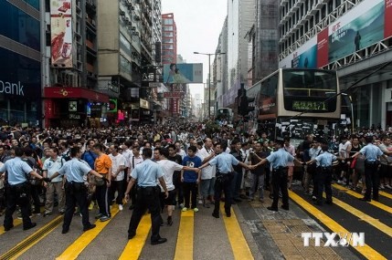Sicherheitsbehörden in Hongkong nehmen 19 Demonstranten fest - ảnh 1