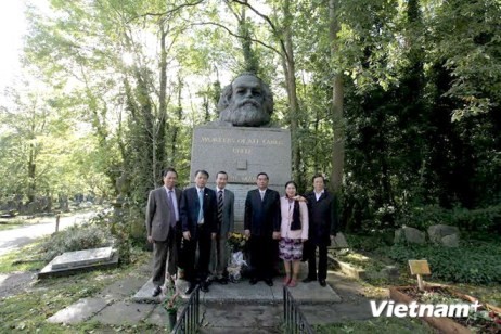 Delegation der Kommunistischen Partei Vietnams besucht Großbritannien - ảnh 1