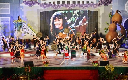 Abschluss des nationalen Tourismusjahres Tay Nguyen-Da Lat 2014 - ảnh 1