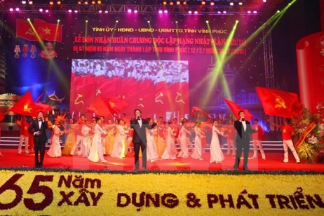 Parlamentspräsident nimmt an der Feier zum 65. Gründungstag der Provinz Vinh Phuc teil - ảnh 1