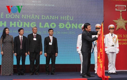 Staatspräsident verleiht Titel "Held der Arbeit" an Pasteur-Institut von Ho Chi Minh Stadt - ảnh 1