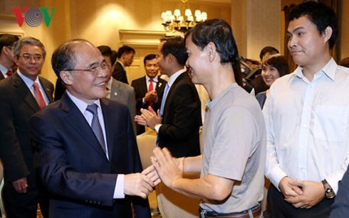 Parlamentspräsident Nguyen Sinh Hung besucht den Ort in den USA, wo Präsident Ho Chi Minh gelebt hat - ảnh 1