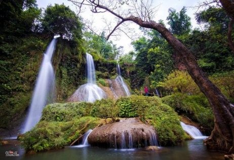 Die Schönheit des Dai Yem-Wasserfalls in Moc Chau - ảnh 1