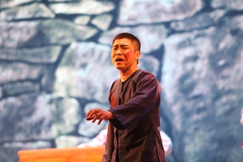 Cai Luong-Theaterstück “Sonnenaufgang”: zum Lob eines Kommunisten - ảnh 1