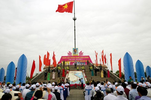 Vietnam feiert den 41. Jahrestag der Wiedervereinigung des Landes - ảnh 1