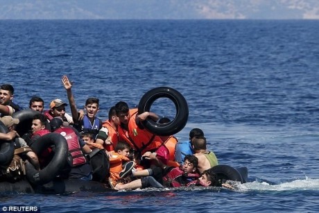 Flüchtlingskrise: Weniger Tote im Mittelmeer - ảnh 1