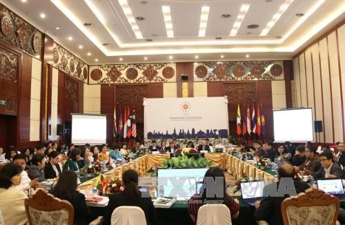 Hochrangige Wirtschaftsbeamte der ASEAN diskutieren acht Prioritäten der ASEAN-Wirtschaftssäulen - ảnh 1