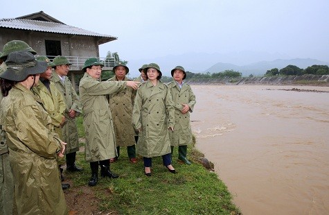 Vizepremierminister Trinh Dinh Dung leitet die Aufräumarbeiten nach der Überschwemmung in Yen Bai - ảnh 1