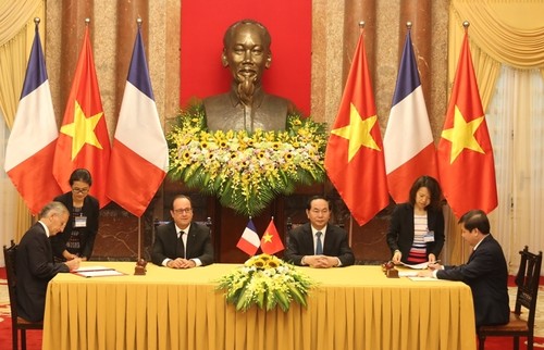 Staatspräsident Tran Dai Quang führt Gespräch mit dem französischen Präsident Hollande - ảnh 1