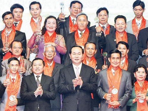 Staatspräsident Tran Dai Quang nimmt am Programm “Stolz, vietnamesischer Bauer zu sein” teil - ảnh 1